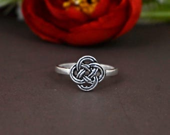 Silver Celtic Knot Ring: Irish Wedding Band