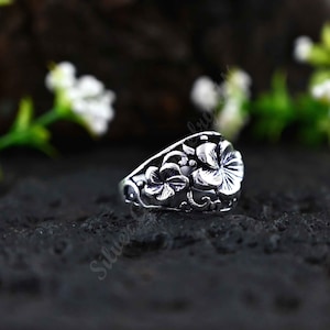 Sterling silver flower ring, flower ring, silver flower ring, flower on a vine ring