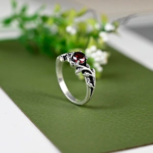 Natur inspiriert Blatt Granat Ring eleganter Ring, Granat Verlobungsring Frauen einzigartige Januar Geburtsstein Ehering Granat Schmuck