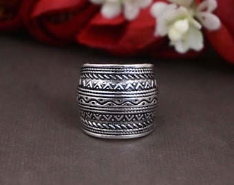 Graverad silverring med bred band: Boho västerländsk stil