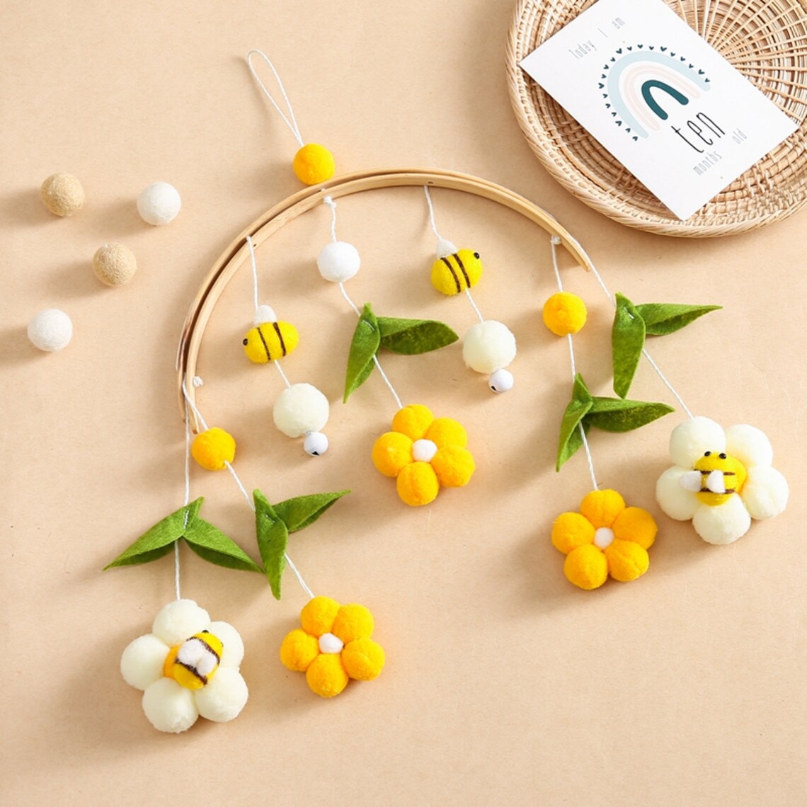 FLOWERS AND BEES Felt Baby Mobile I Baby Nursery Decoration I Etsy UK