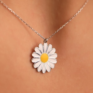 Silver Daisy Necklace, Flower Necklace, Daisy Jewelry, Minimalist Necklace, Gift for her, Daisy Pendant, Mother&#39;s day gift, Gift for mom