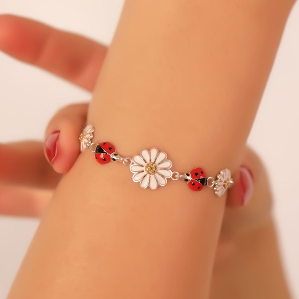 Silver Daisy Bracelet, Daisy Bracelet with Ladybug, Cute Ladybug Women Bracelet, Gold Daisy Bracelets, Ladybug Charm Bracelet, Gift for Her