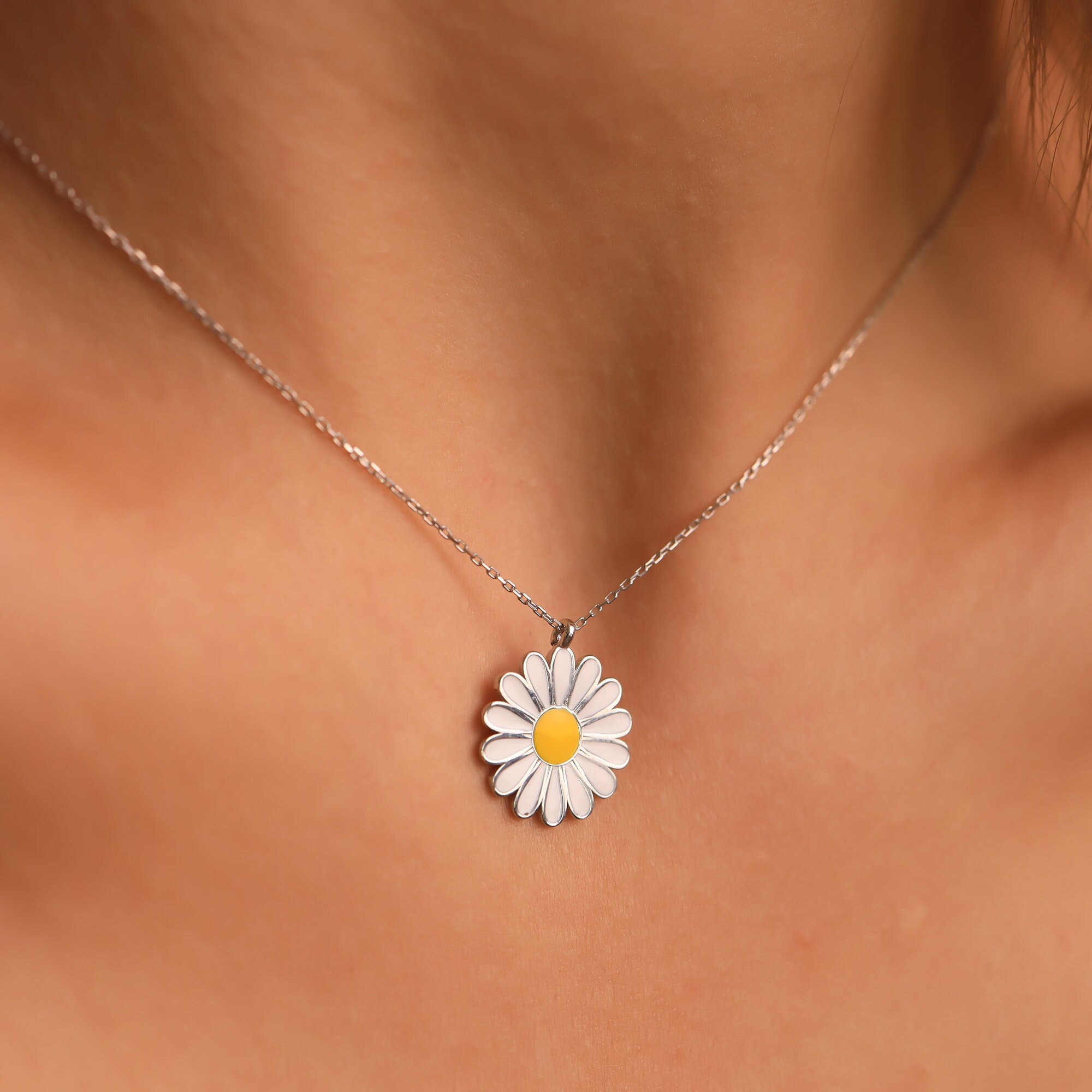 【Monday Edition】DAISY KNOT NECKLACE il_fullxfull.4538363582_zk7c.jpg