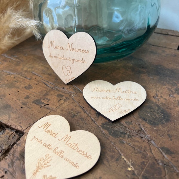 Magnet coeur en bois / cadeau maîtresse/ maître/ nounou / atsem/ cadeau fin d'année/ cadeau personnalisé / aimant