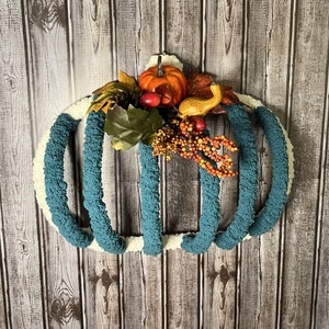 Yarn Wire Pumpkin, Yarn Pumpkin, Wire Pumpkin, Fall Pumpkin, Autumn Decor, Wall hanger, Home Decor, Fuzzy pumpkin, Fall Decor