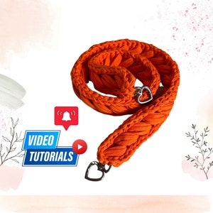 Puede incluir: Cinturón de crochet naranja con dos cierres en forma de corazón plateados. El cinturón está hecho de un hilo grueso y texturizado y tiene aproximadamente 3,8 cm de ancho.