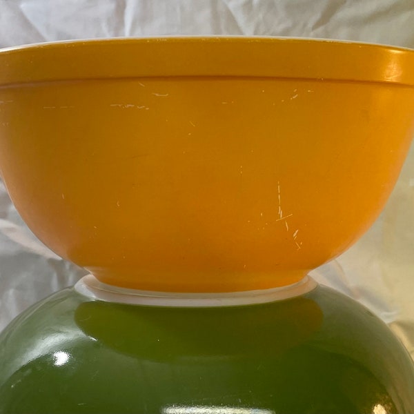 Pyrex 403 Citrus Mixing bowl