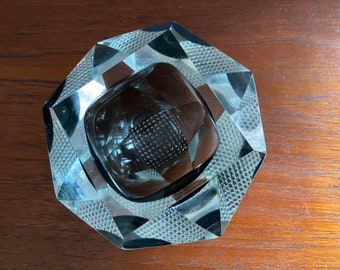 Flavio Poli Design Facettierte Glasschale Muranoglas mit Diamantschliff Lila-Gelbes Kunstglas, 1960er Jahre.