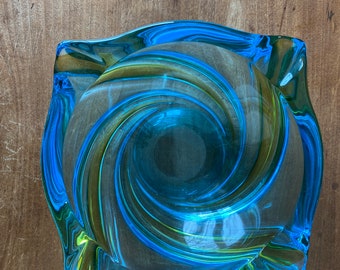 Bol / Cendrier en verre d'art vintage de style Murano, milieu du siècle.