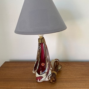 Lámpara de mesa vintage Sommerso de cristal de Murano de Pietro Toso en vidrio artístico rojo y transparente, años 50.