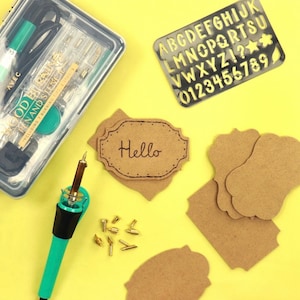 Zestaw do wypalania w drewnie: pióro pirograficzne z końcówkami i szablonem