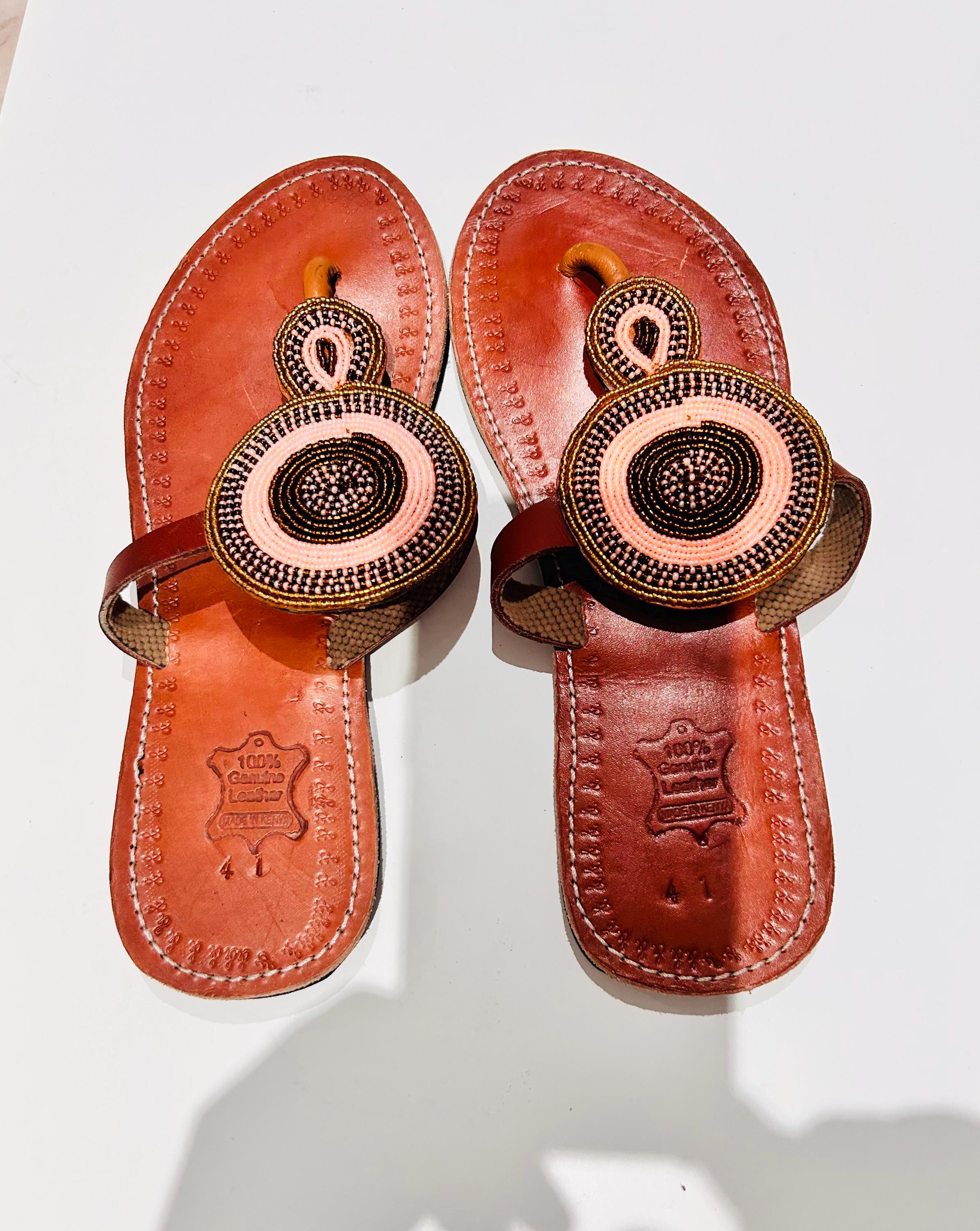 African slippers gift/Masai leather sandals/ genuine leather slippers/African sandals/Leather beaded colurful masaai slippers (Size 40)
