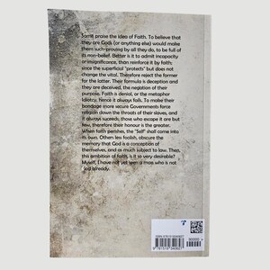 K&ouml;nnte beinhalten: Buchr&uuml;ckseite mit strukturiertem, cremefarbenem Hintergrund. Schwarzer Text behandelt Glauben, &Uuml;berzeugungen und Gott. ISBN und Barcode unten. Philosophisches Thema.