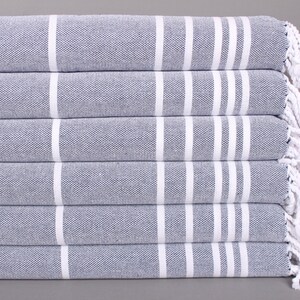 Monogram keukenhanddoek, gepersonaliseerde handdoek, gepersonaliseerde theedoek, 18 x 38 inch marineblauwe katoenen theedoek, gestreepte theedoek, aangepast cadeau,