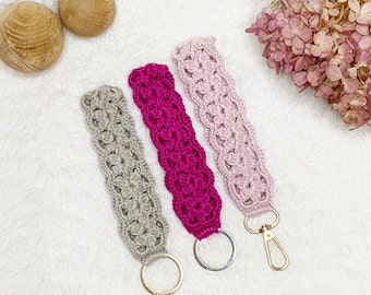 Crochet pattern Wristlet, Keychain Magnolia, English (US Terms) & Swedish