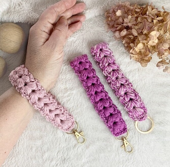 Crochet Pattern Wristlet, Keychain Rose, English (US Terms