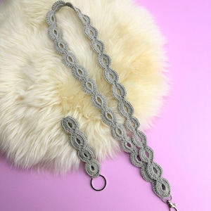 Crochet pattern Keychain/Lanyard and Wristlet Rose, English US Terms & Swedish