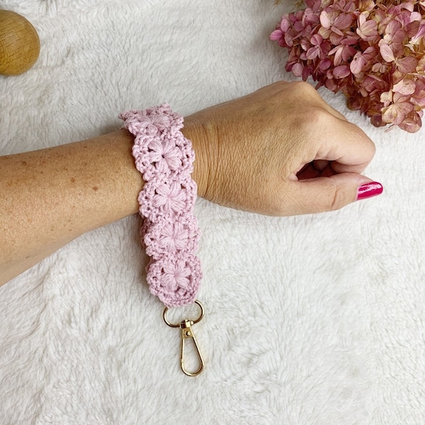 Crochet pattern Wristlet, Keychain Buttercup, English (US Terms) & Swedish