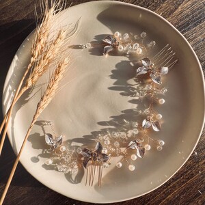 Pearl Leaf Comb Bridal Headband Tiara Bridal Flower Vine for Women Bridal Hair Bridesmaid Hairpiece Delicate Fall Winter Hairpiece image 10