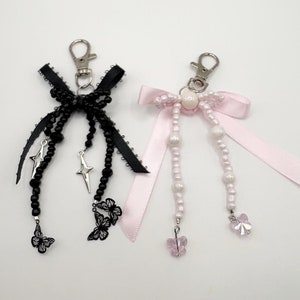 Bow keychain- Handmade beaded keychain- cute bag keychain- black and pink keychain- Valentine’s Day gift