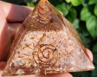 Pirámide de cuarzo rosa orgónico, bobina de cobre, protección EMF