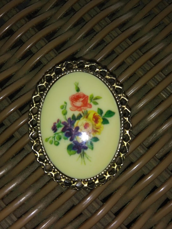 Multicolored Oval Flower Brooch with Gold tone Fi… - image 2