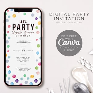 Può includere: Modello di invito digitale per una festa con un design di coriandoli colorati sullo schermo di uno smartphone. Il testo recita "Let's Party Sophin Brown is turning 5!" e include i dettagli della festa, tra cui la data, l'ora e il luogo. L'invito è modificabile con Canva e può essere scaricato e inviato istantaneamente.