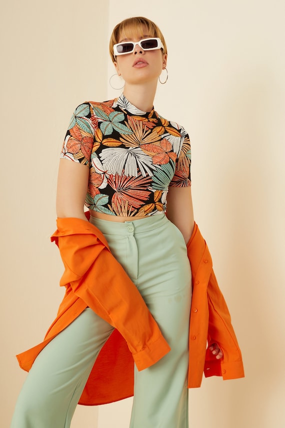Leaf Model Crop Top, Floral Short Sleeve Crop Top, Mock Neck Top, Half Turtleneck Crop, Summer Blouse, Dainty Print Blouse, Trendy Crop Top