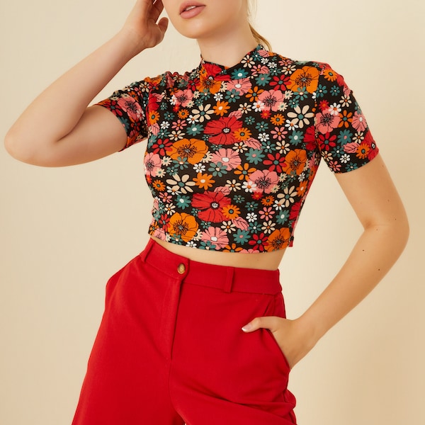Flower Detailed Fashion Crop Top