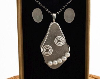 Colgante Sandend de cristal marino: Joyería artesanal escocesa de cristal de playa.