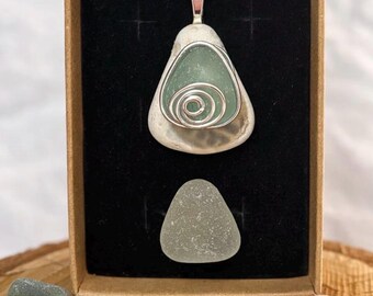 Colgante y anillo ajustable de cristal marino de Shandwick: joyería artesanal de cristal de playa escocés.