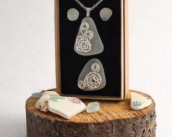 Conjunto de colgantes de cristal marino Melrose Cove: Joyería artesanal escocesa de cristal de playa.