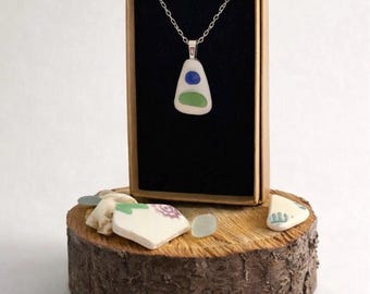 Colgante de cristal marino de Pennan Cove: Joyería escocesa de cristal de playa hecha a mano
