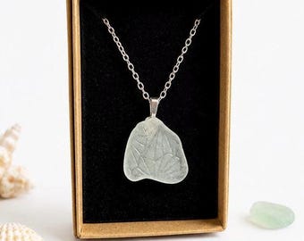 Exclusivo colgante de cristal marino Cullykhan: joyería escocesa de cristal de playa hecha a mano.