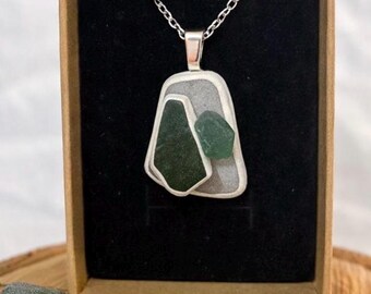Colgante de vidrio marino Cromarty: joyería artesanal de vidrio de playa escocés