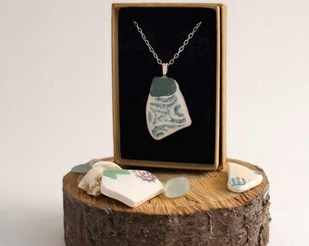 Colgante de cristal marino de Boyne Bay: Joyería artesanal escocesa de cristal de playa.