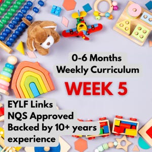 Op de afbeelding: Een verzameling kleurrijk houten en pluche babyspeelgoed, waaronder een regenboogstapelaar, een teddybeer en een speelgoedvliegtuig. De afbeelding bevat ook de tekst "0-6 Months Weekly Curriculum WEEK 5" en "EYLF Links NQS Approved Backed by 10+ years experience".