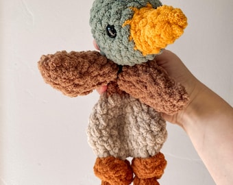 LISTO PARA ENVIAR - Patito de ganchillo, pato de ganchillo, pato de guardería hecho a mano, regalo para baby shower, acurrucador de pato, abrazo de ganchillo, abrazo de pato, regalo de Pascua