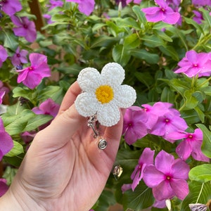 Daisy Medical/Nursing retractable badge reel