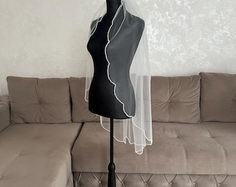 Scalloped edge pearl veil, Ivory wedding Veil, Pearls trim Bridal Veil, Elegant Fingertip Veil,  Beaded Veil
