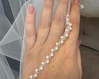 Pearls Edge Veil, Beaded Bridal Veil,  Elegant Fingertip Veil, Crystal Edge Veil, Ivory Wedding Veil, Snining veil pearl and beads
