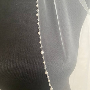 Elfenbeinfarbener Brautschleier mit Perle und Strass am Saum, Fingerspitze Brautschleier, Schleier mit Strassstein Bordüre