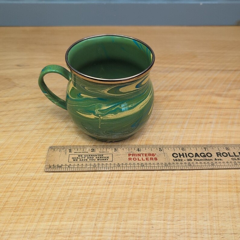 Vtg MacKenzie Childs Camp Green Marble Swirl Enamel Handled Mug 16 oz Retired immagine 13