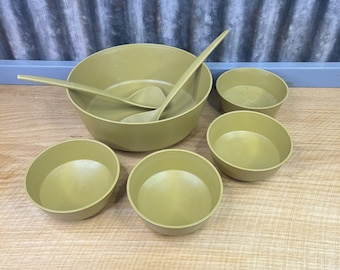 VTG Rubbermaid Salad Bowl Serving Set Of 4 Kitchen Utensils MCM Granny Core