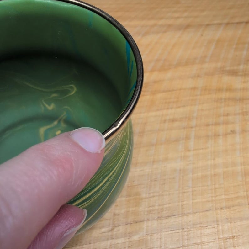 Vtg MacKenzie Childs Camp Green Marble Swirl Enamel Handled Mug 16 oz Retired immagine 5