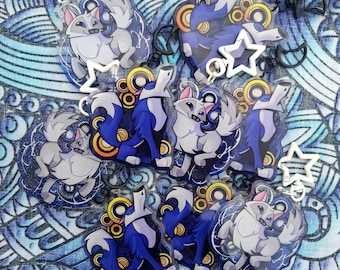 Può includere: Una collezione di ciondoli in acrilico raffiguranti lupi dei cartoni animati in varie pose. I ciondoli sono principalmente blu, bianchi e grigi, con accenti arancioni e gialli. Ogni ciondolo ha una chiusura a forma di stella.