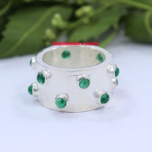 Handmade Emerald Sterling Silver Band Ring: Textured Couple&#39;s Ring