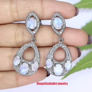 Örhängen med månsten och diamanter i oxiderat sterlingsilver: Handgjorda hängande smycken