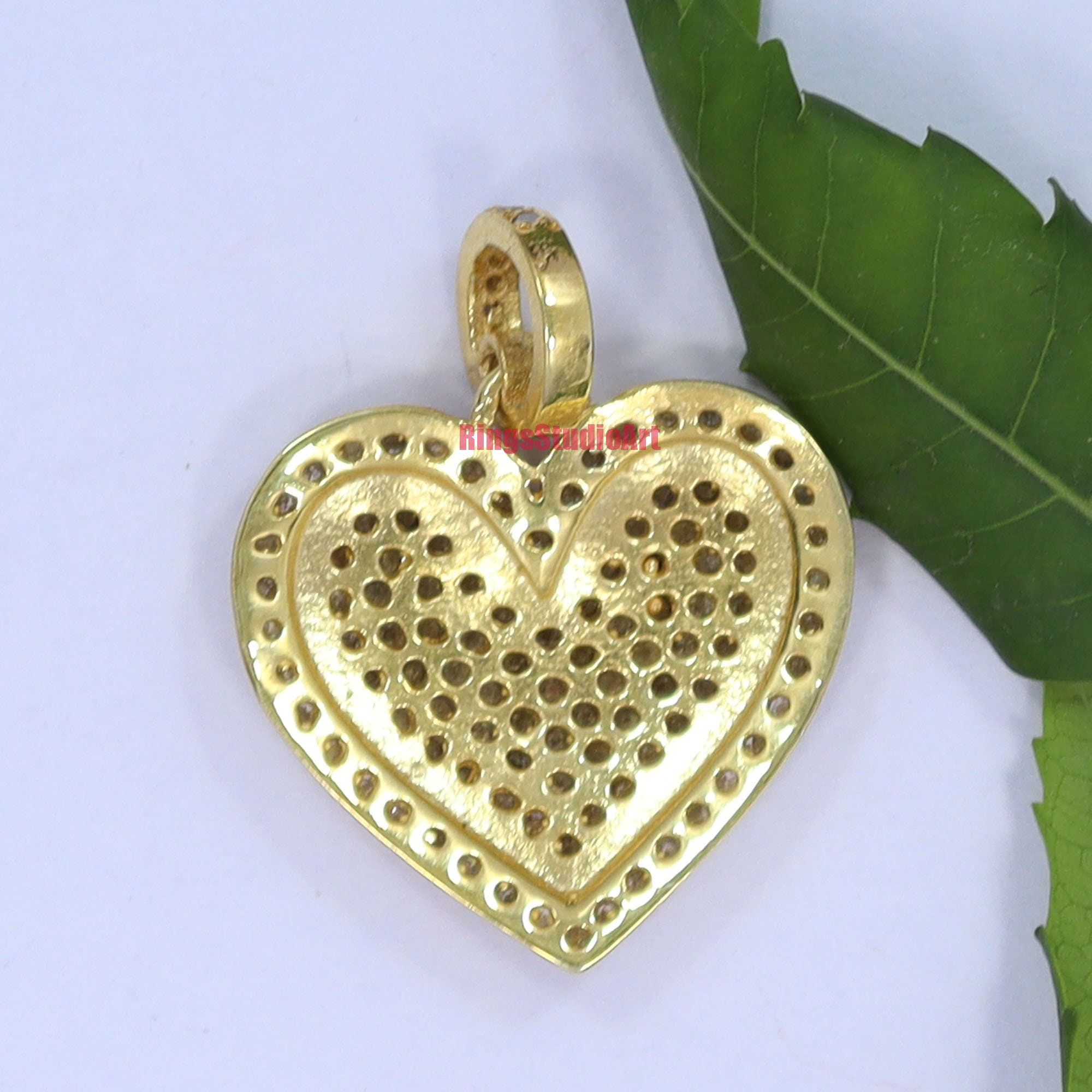 Pendentif Cœur – Bijou D'occasion, Marque Générique, Charmant Et Romantique
